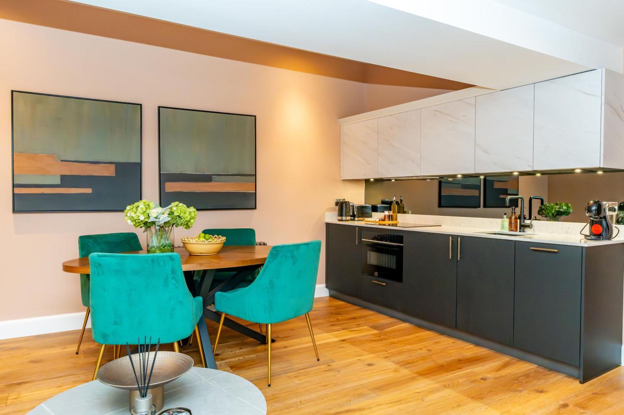 Dragon Suites Luxury Apartments At 9 Albyn Place Единбург Екстериор снимка