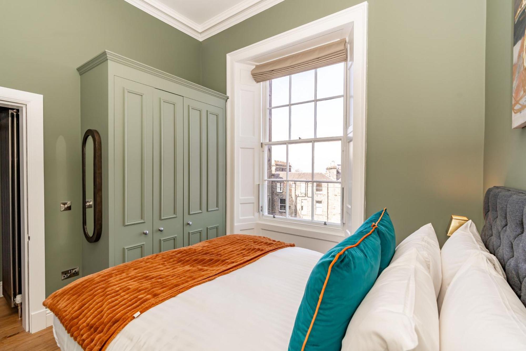 Dragon Suites Luxury Apartments At 9 Albyn Place Единбург Екстериор снимка