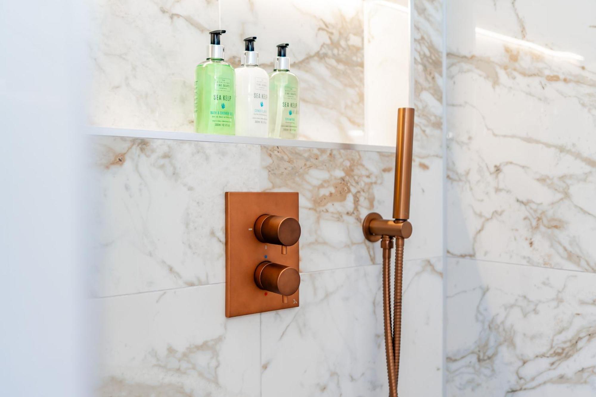 Dragon Suites Luxury Apartments At 9 Albyn Place Единбург Екстериор снимка