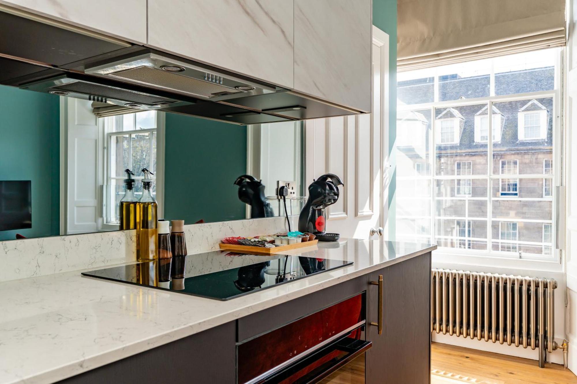 Dragon Suites Luxury Apartments At 9 Albyn Place Единбург Екстериор снимка