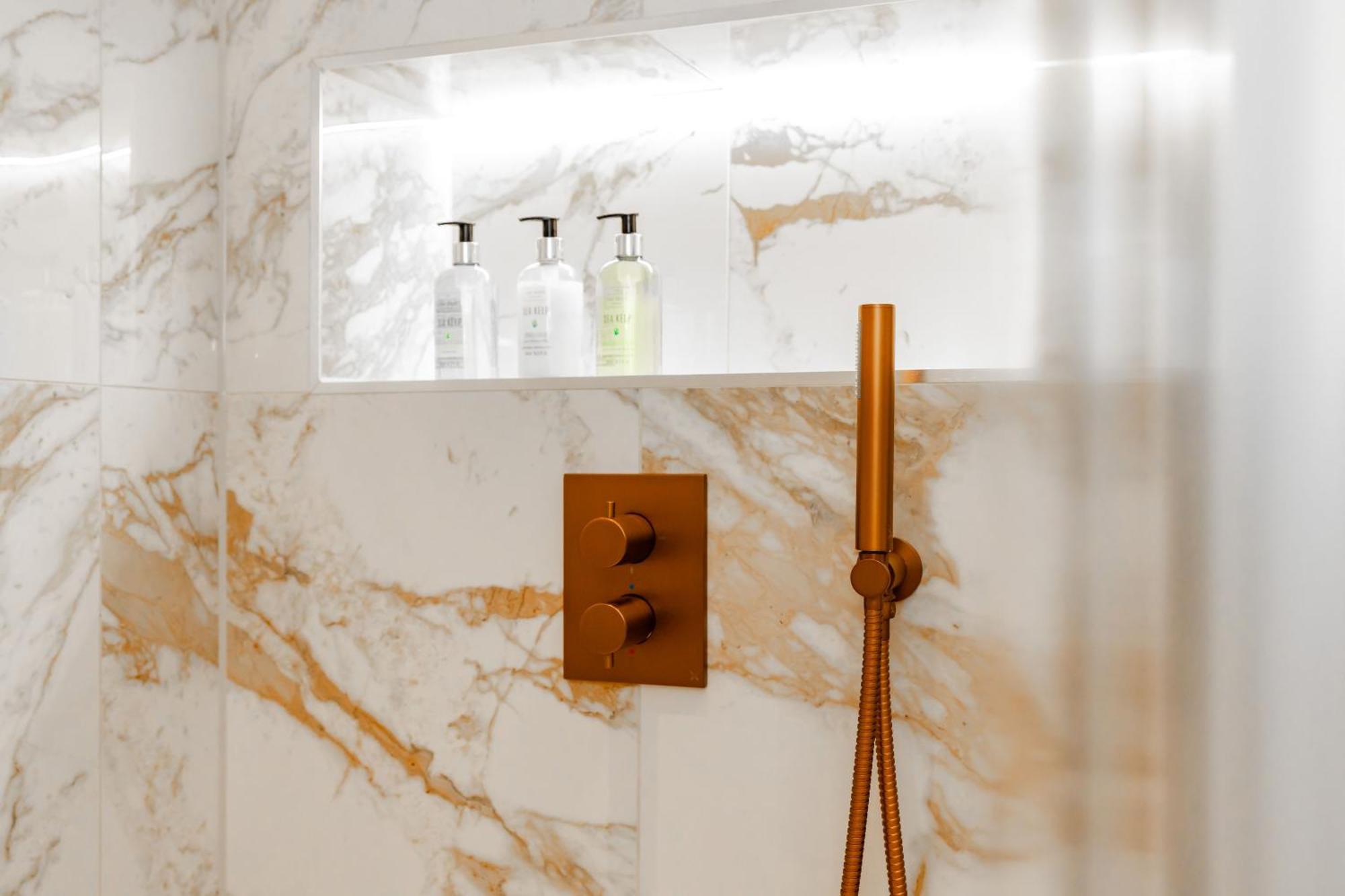 Dragon Suites Luxury Apartments At 9 Albyn Place Единбург Екстериор снимка
